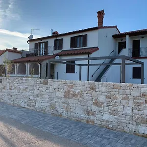 Apartman & Piutti, Bale
